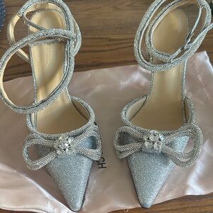Elegant Silver Women's Heels with Bow Detail